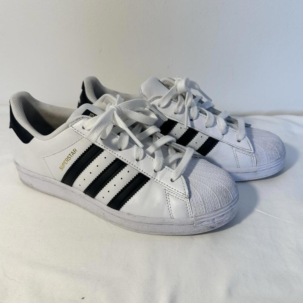 Adidas Men’s Superstar White Shell Toe Size 6, Women’s 7.5 Gold